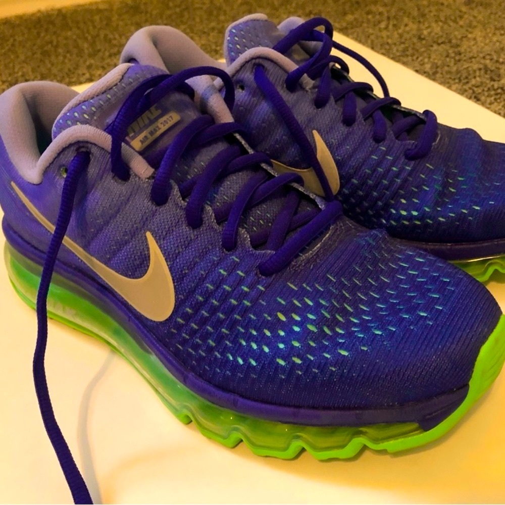 Nike AirMax size 7.5